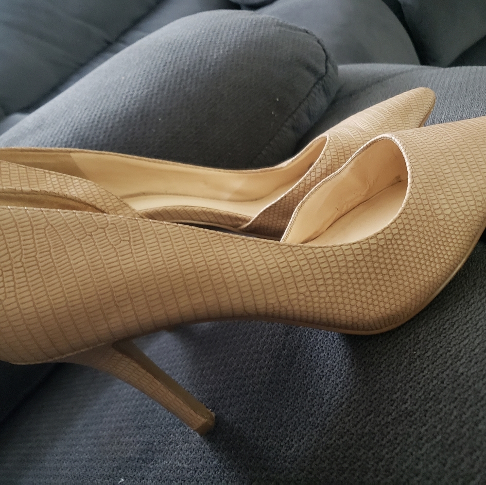Nine west- lightly worn pointy snake skin heels size 7.5